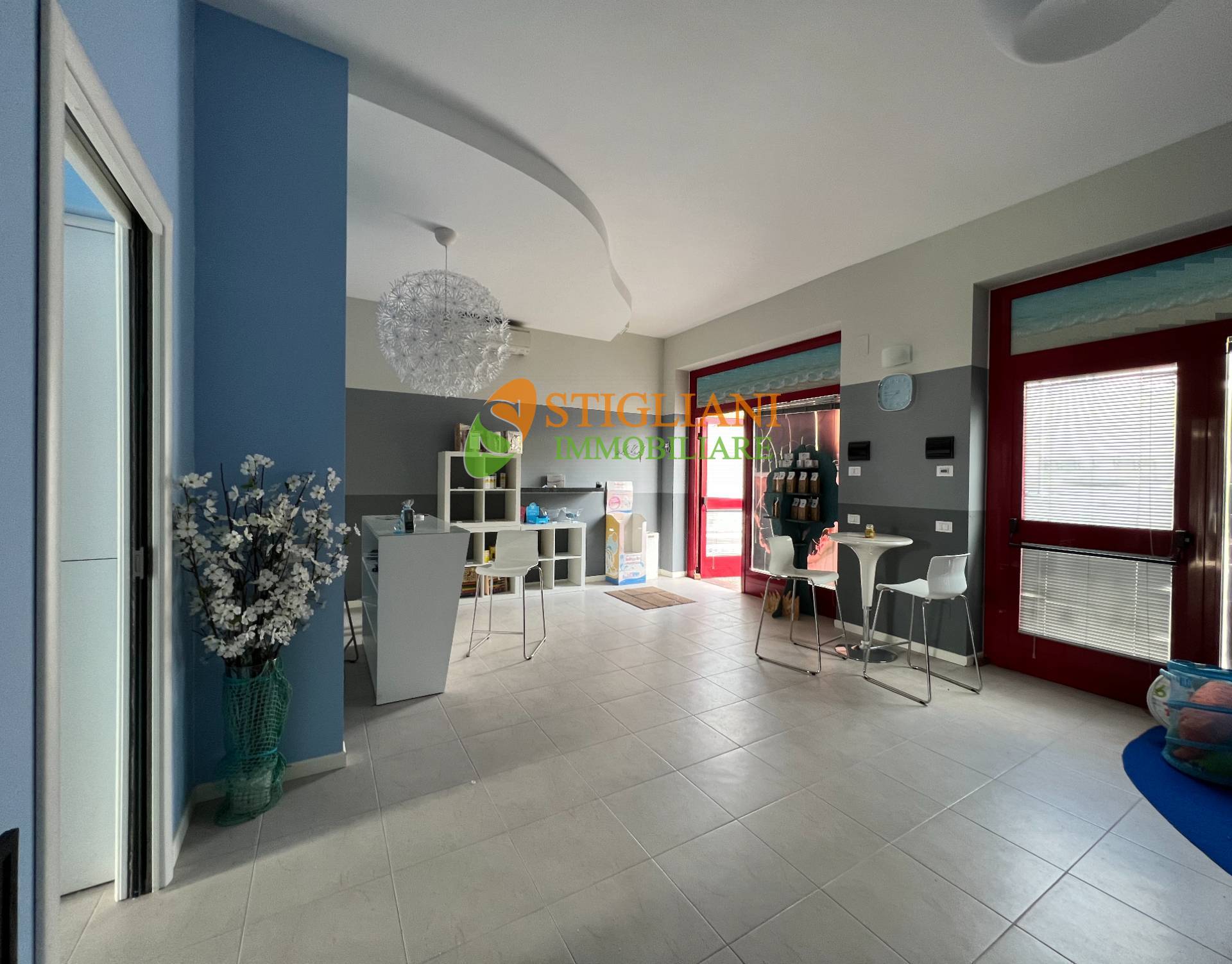 Locale commerciale in affitto a Campobasso, Centro