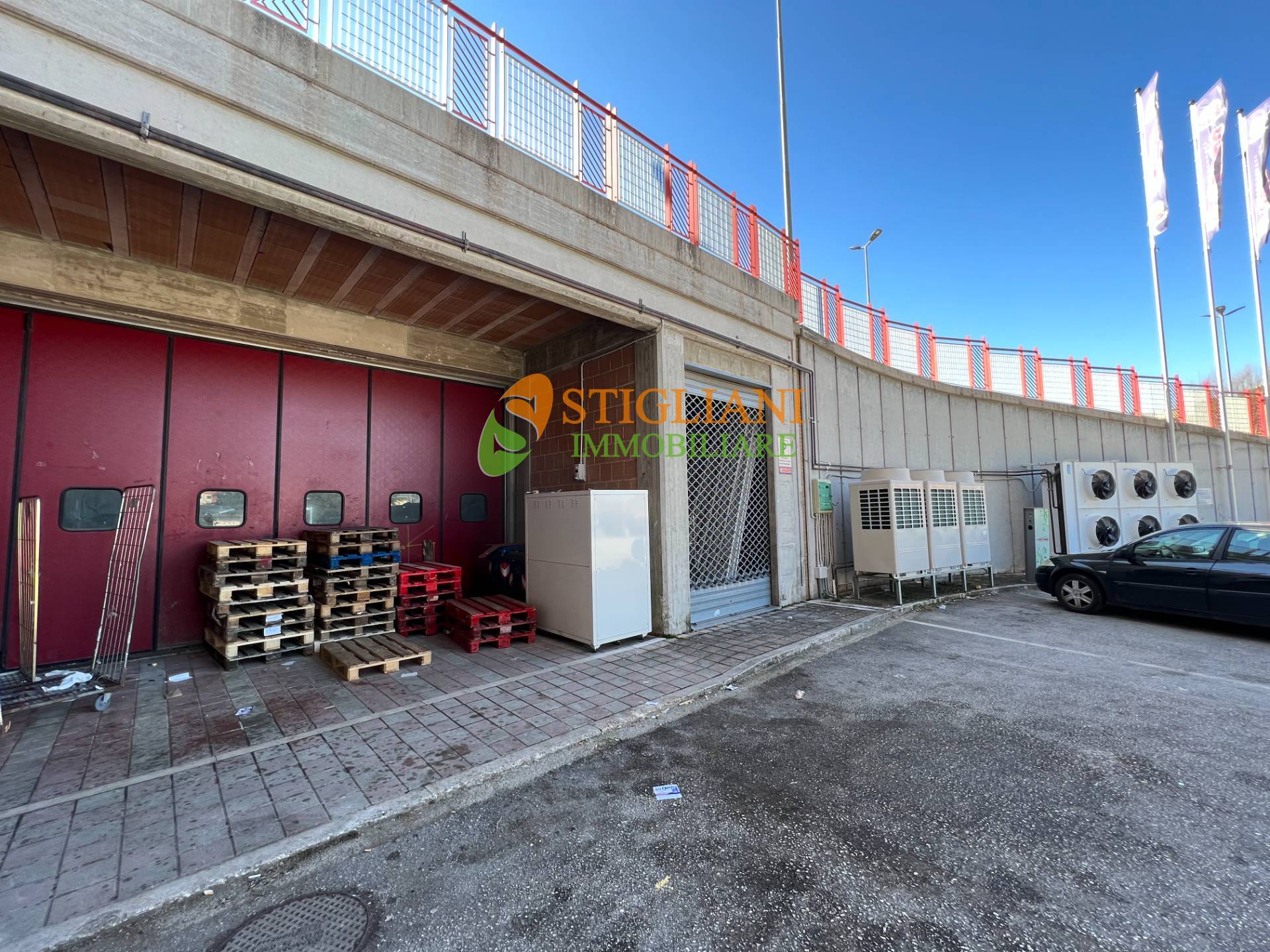 Locale commerciale in affitto a Campobasso, via Guerrizio