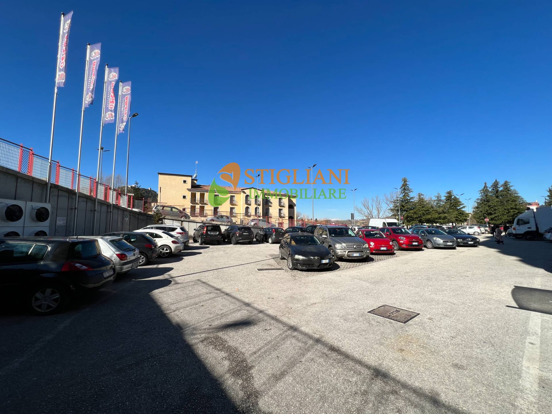 Locale commerciale in affitto a Campobasso, via Guerrizio