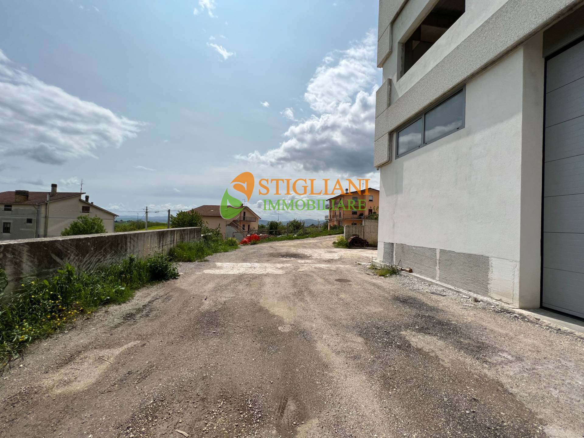 Locale commerciale in vendita a Campobasso, Contrada San Giovanni in Golfo