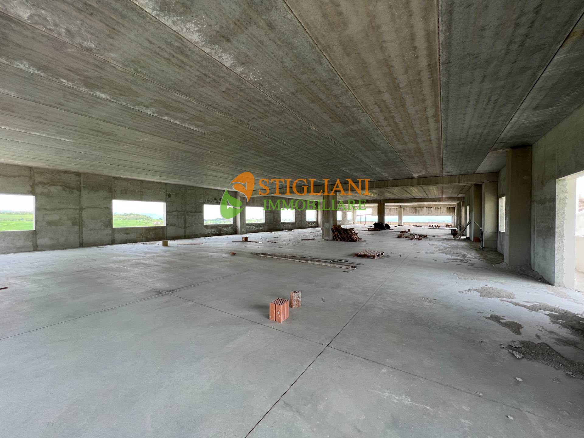 Locale commerciale in vendita a Campobasso, Contrada San Giovanni in Golfo