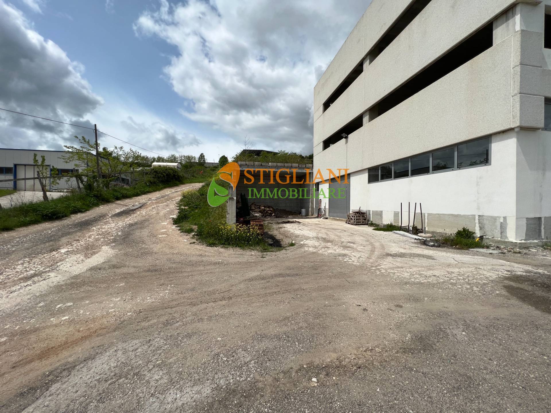 Locale commerciale in affitto a Campobasso, Contrada San Giovanni in Golfo