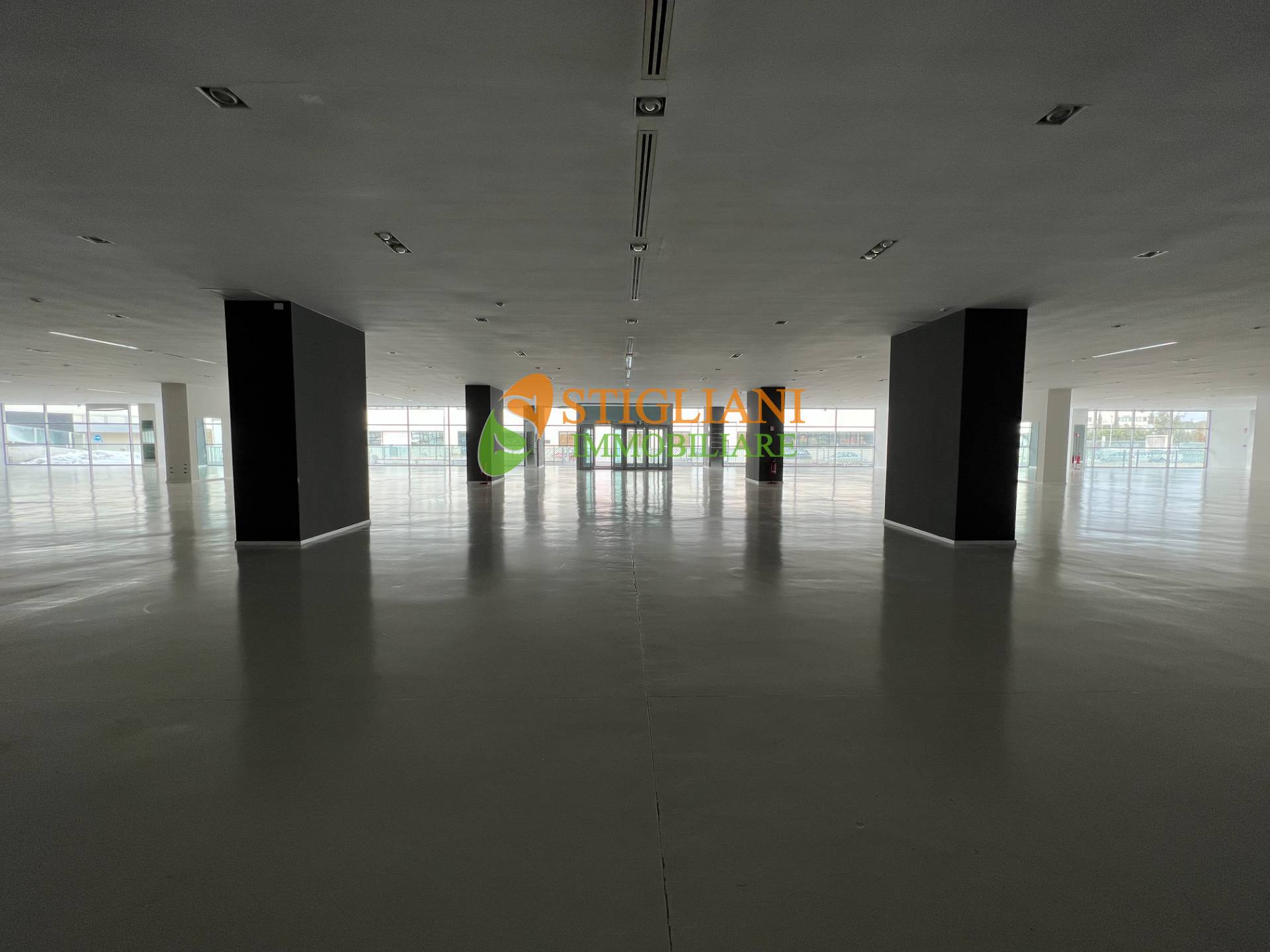 Locale commerciale in vendita a Campobasso, Colle delle Alpi