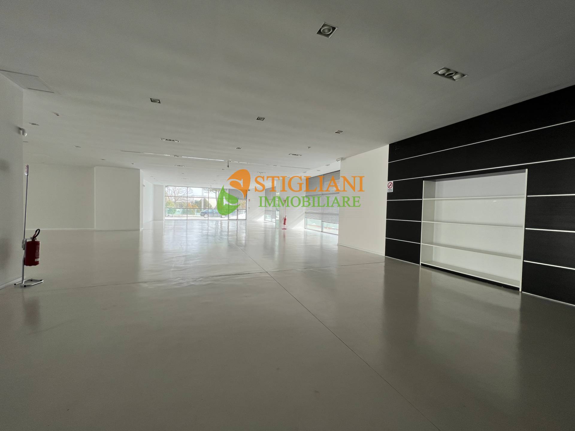 Locale commerciale in vendita a Campobasso, Colle delle Alpi