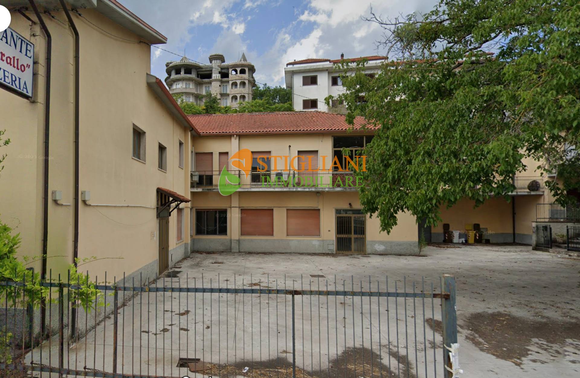 Fabbricato su pi livelli in vendita a Pesche, Strada Statale 17