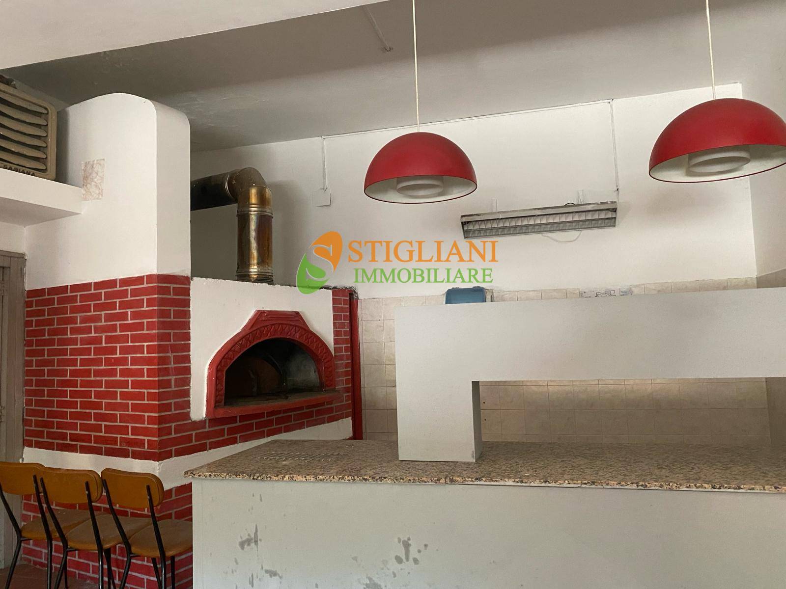 Fabbricato su pi livelli in vendita a Pesche, Strada Statale 17