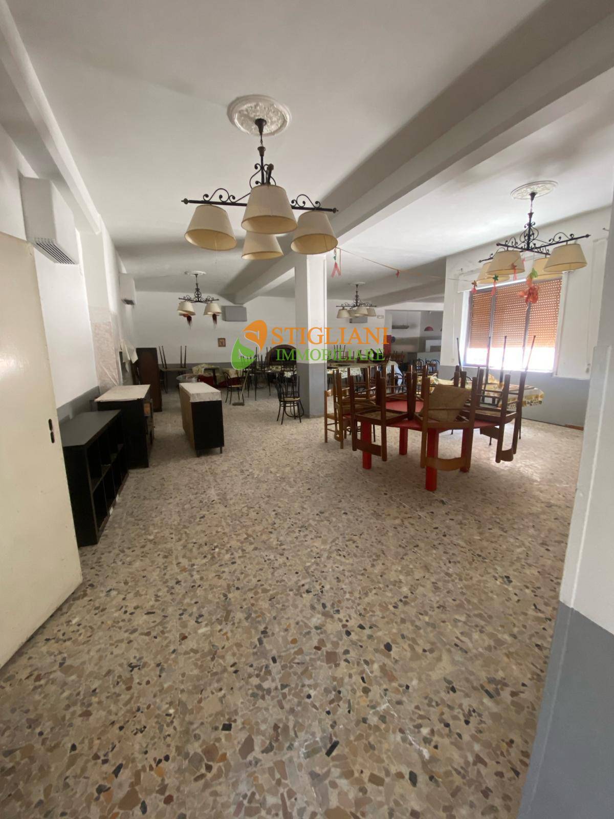 Fabbricato su pi livelli in vendita a Pesche, Strada Statale 17