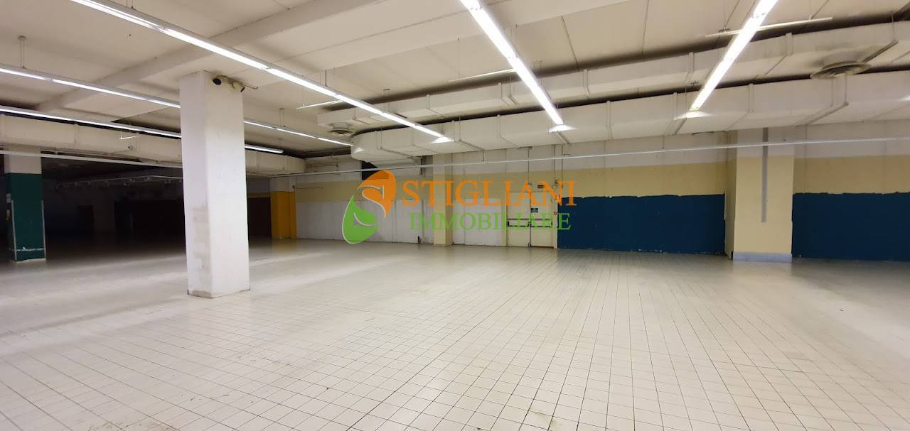 Locale commerciale in vendita a Teramo, Piano D'Accio