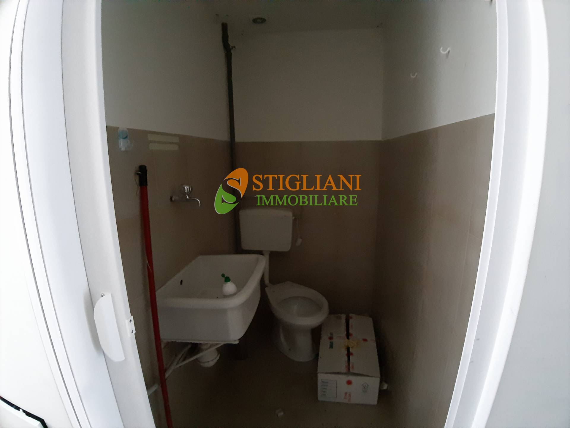 Locale commerciale in affitto a Campobasso, Centro