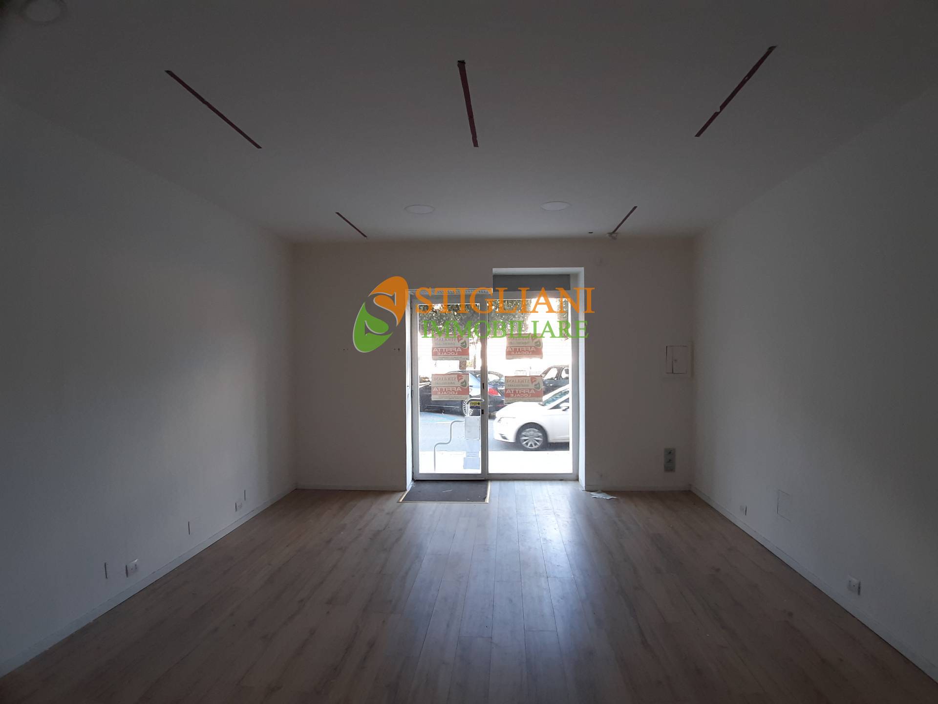 Locale commerciale in affitto a Campobasso, Centro