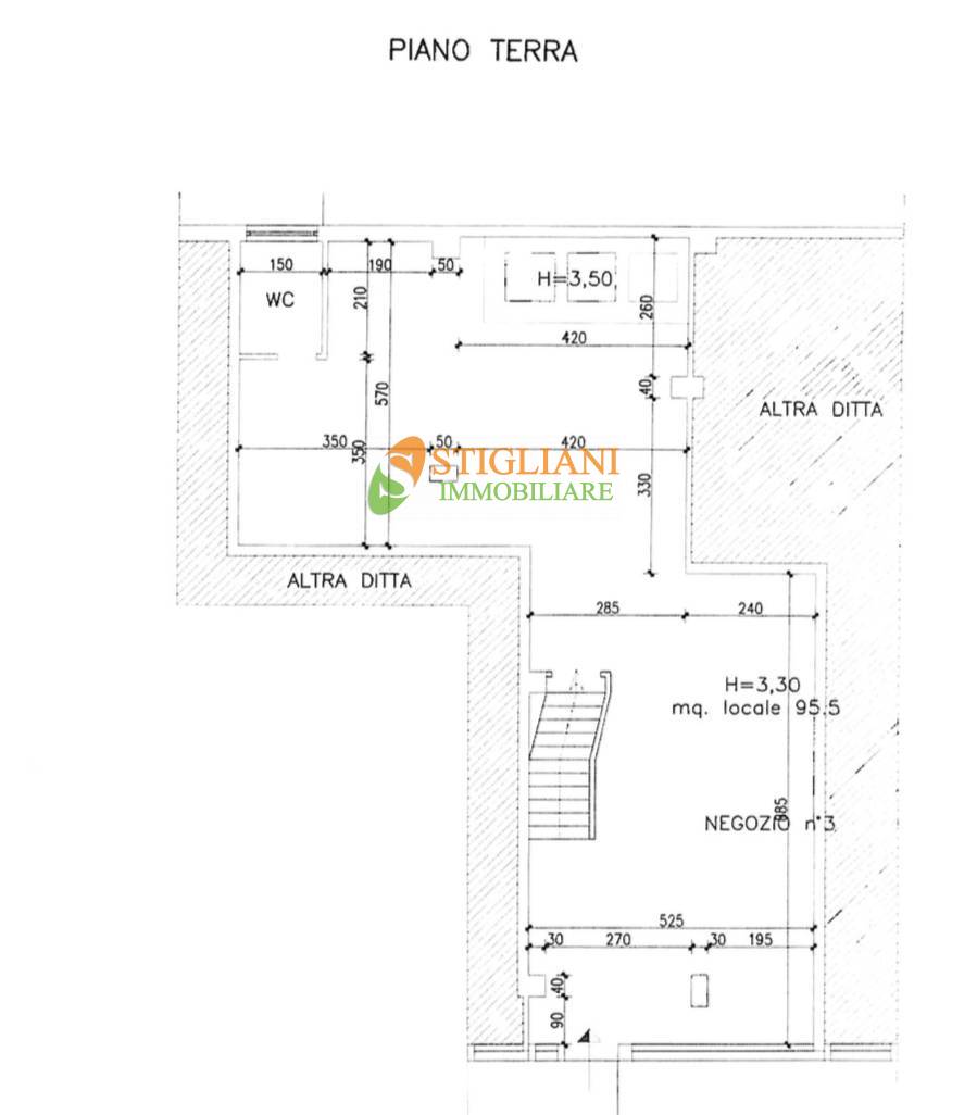 Locale commerciale in affitto a Campobasso, Centro