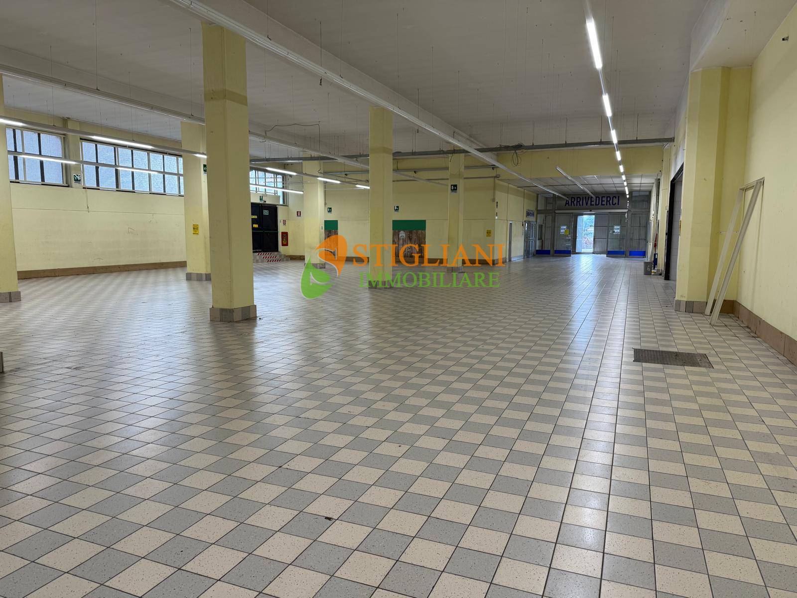 Locale commerciale in affitto a Campobasso, Semicentro