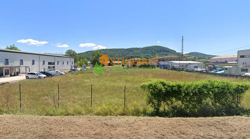 Locale commerciale in vendita a Castel di Sangro, Via Degli Abruzzi