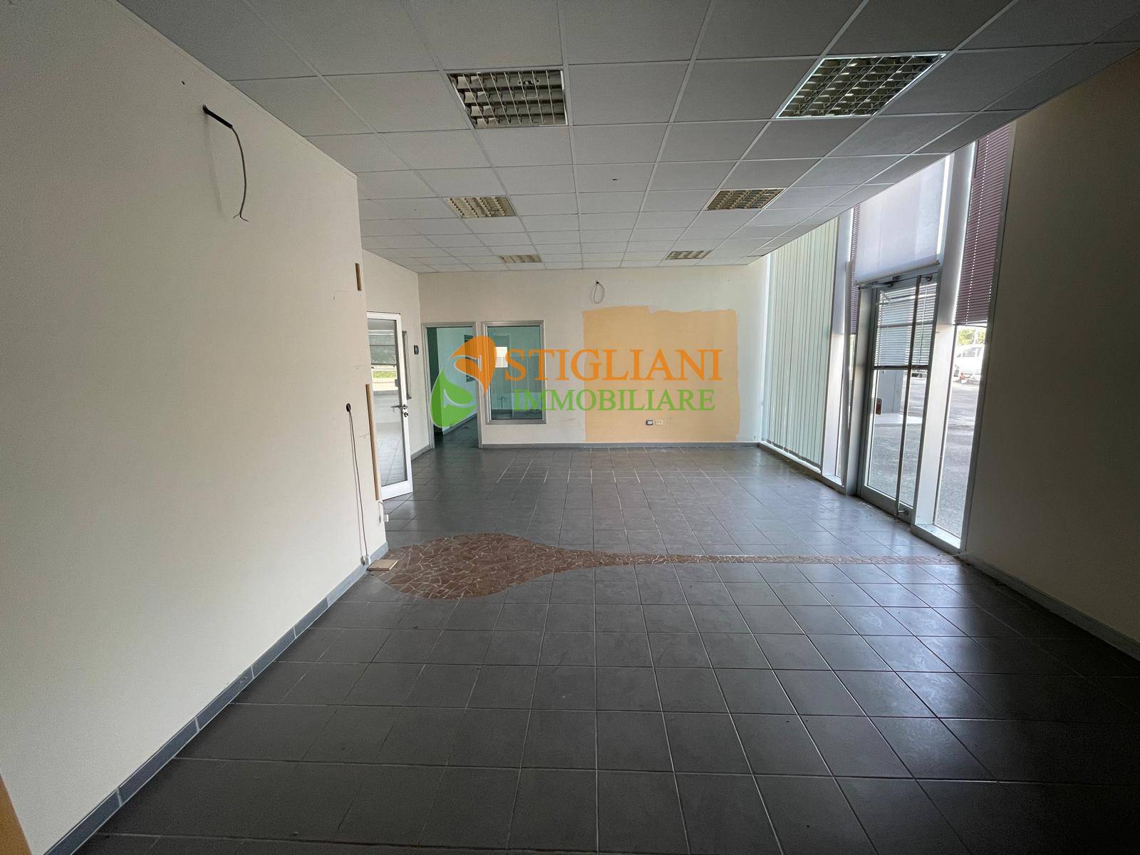 Locale commerciale in affitto a Monteroduni, Localit Spinete