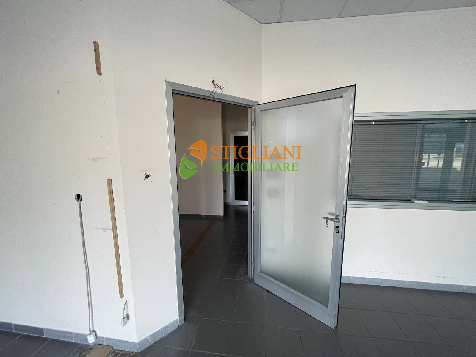 Locale commerciale in affitto a Monteroduni, Localit Spinete