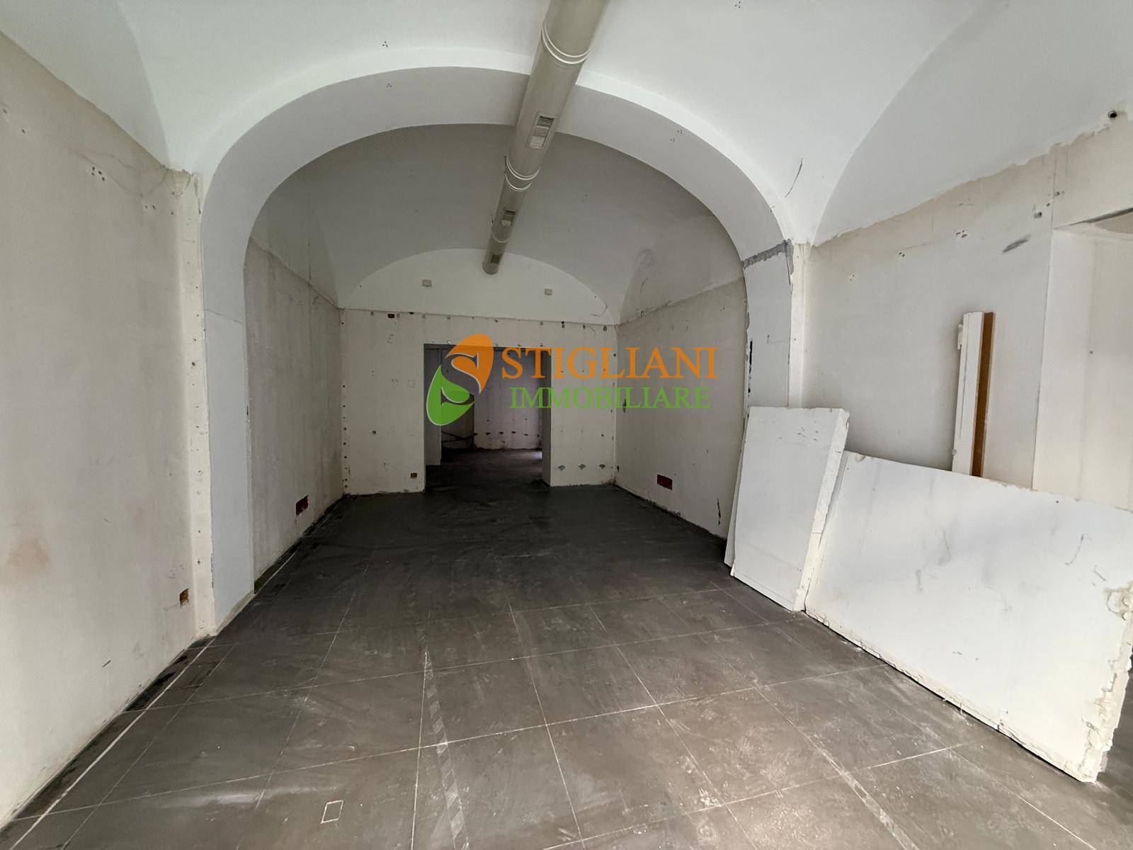 Locale commerciale in affitto a Campobasso, Centro