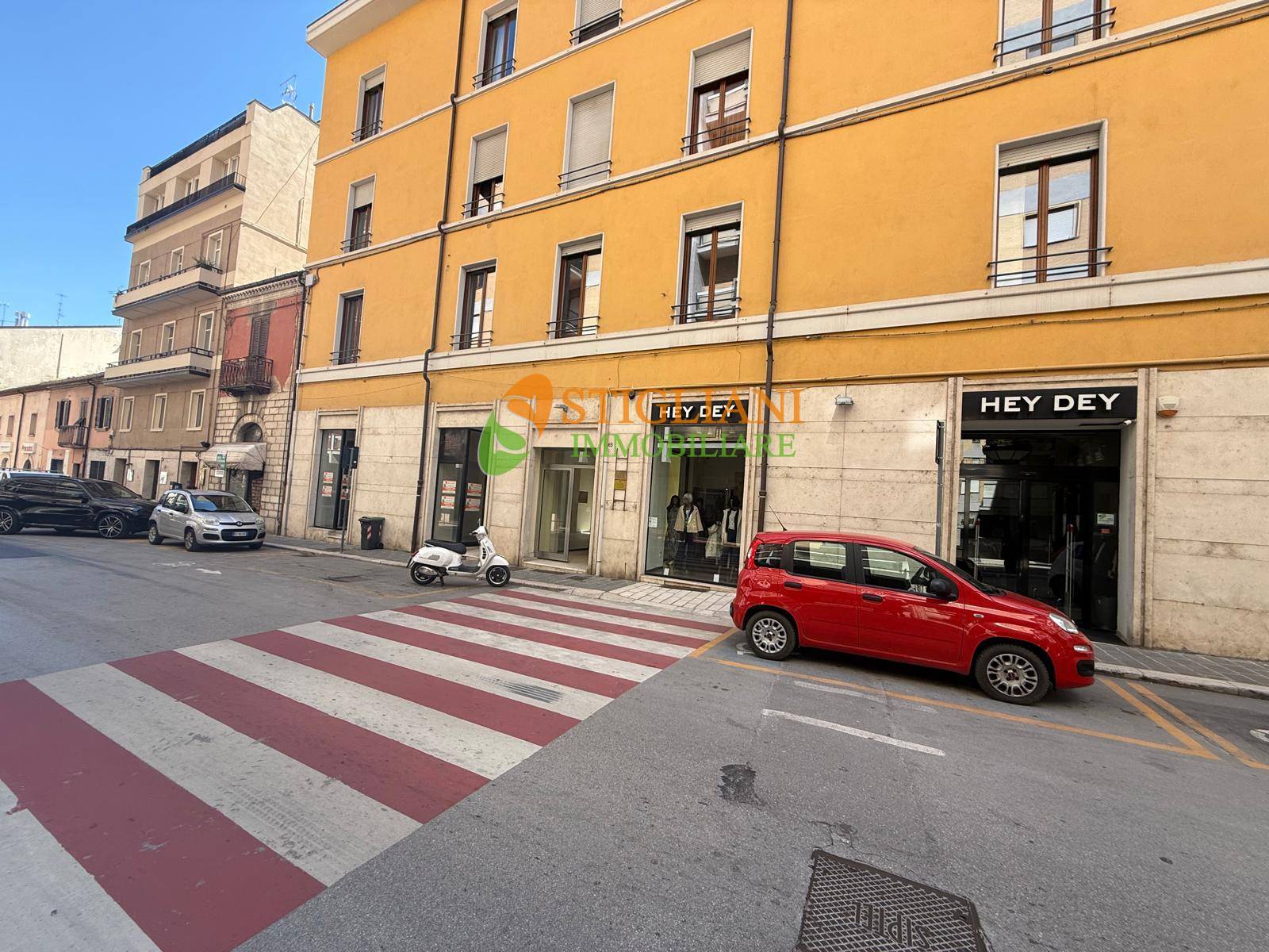 Locale commerciale in affitto a Campobasso, Centro