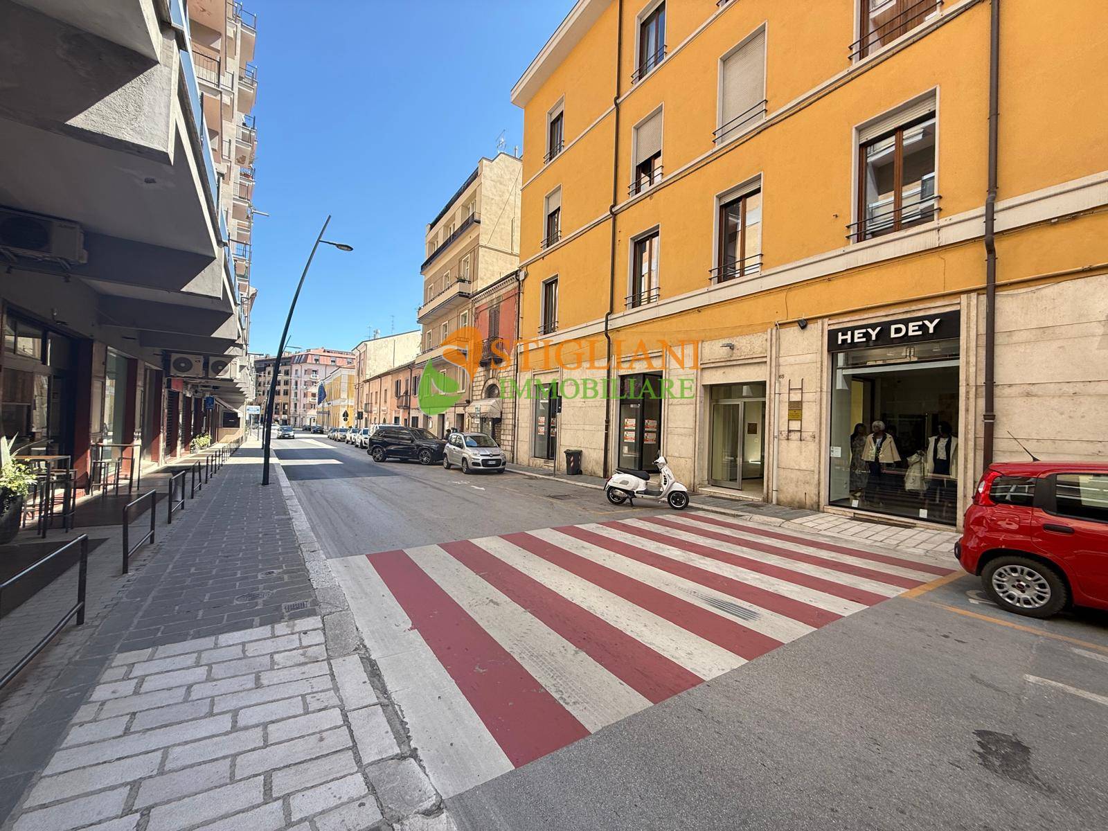 Locale commerciale in affitto a Campobasso, Centro