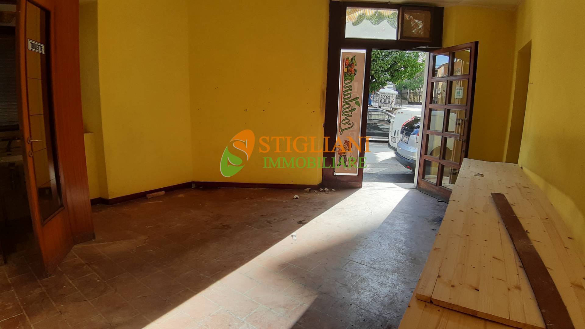 Locale commerciale in affitto a Campobasso, Centro