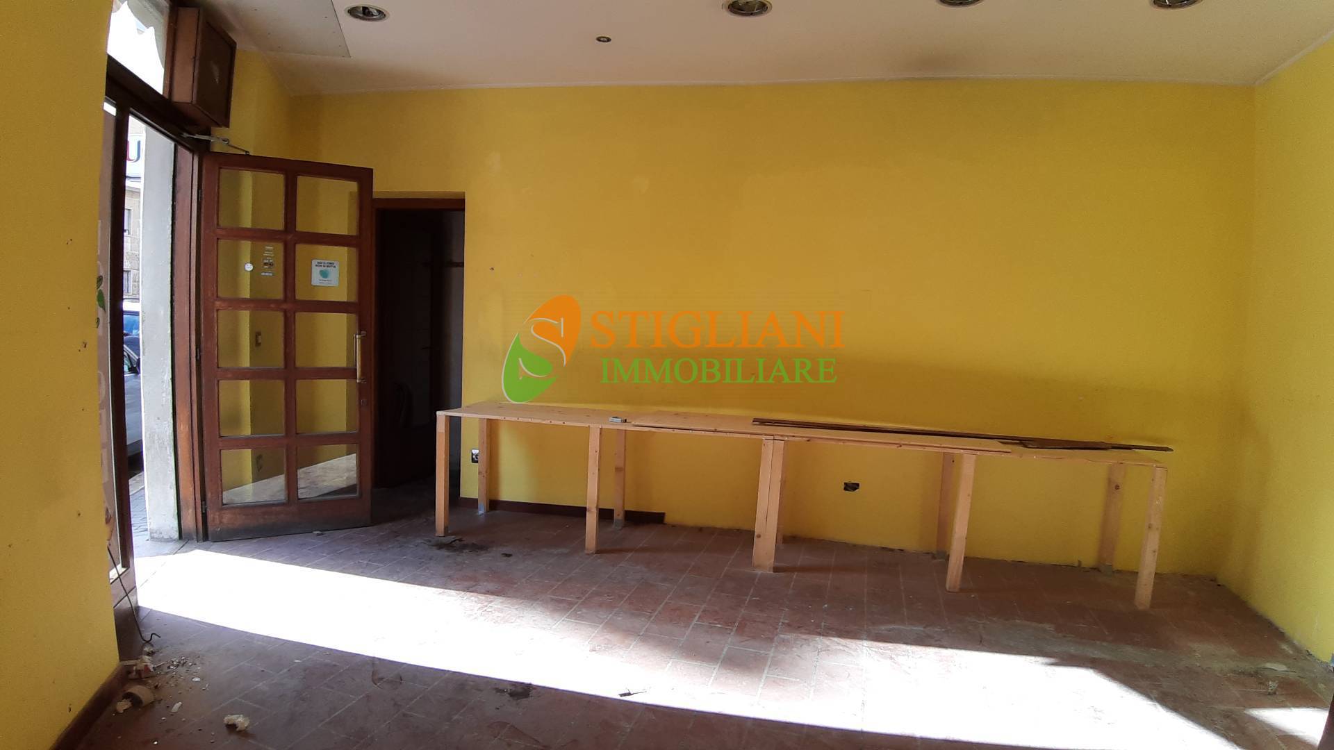 Locale commerciale in affitto a Campobasso, Centro