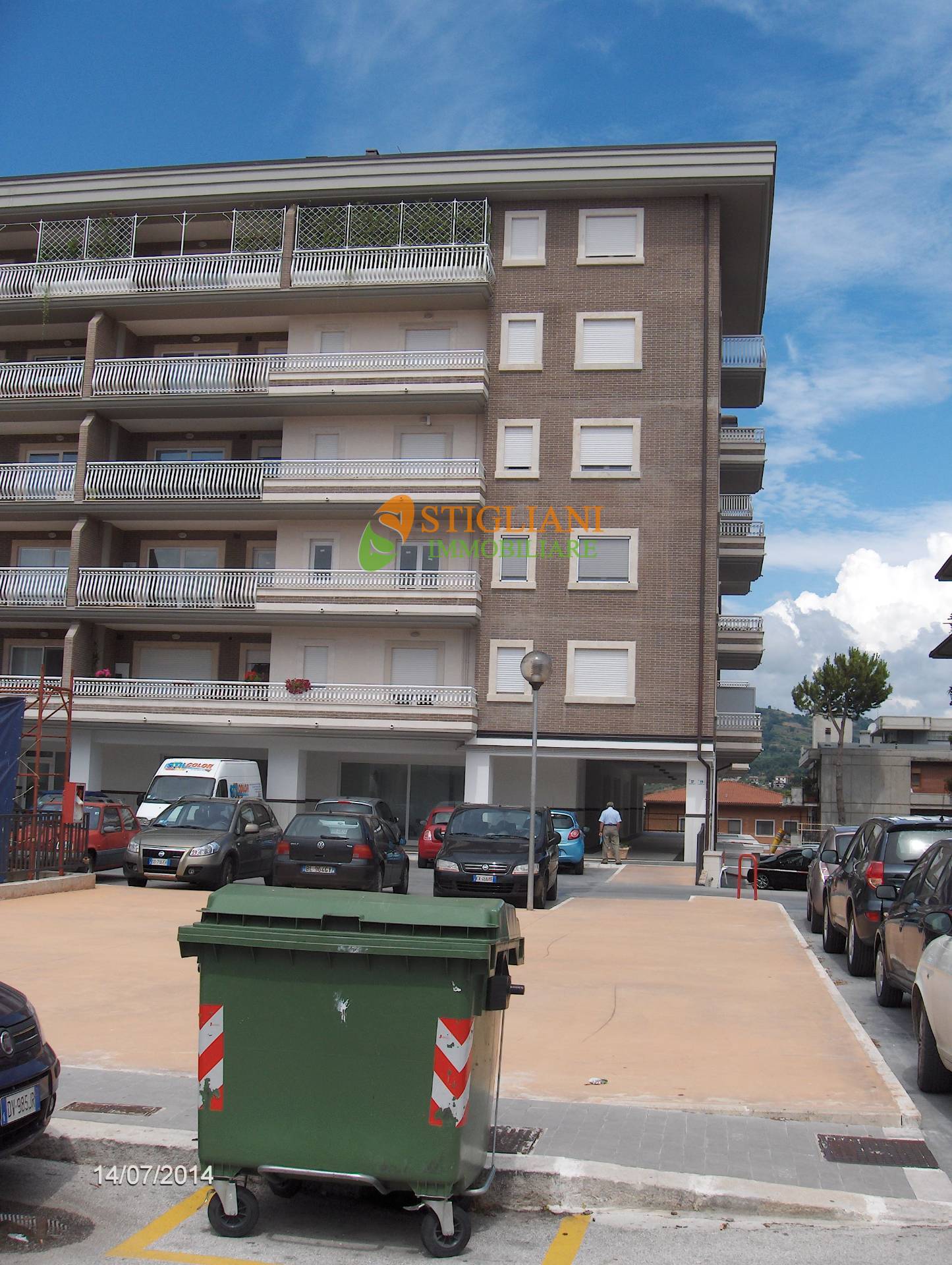 Locale commerciale in vendita a Isernia, via Berta