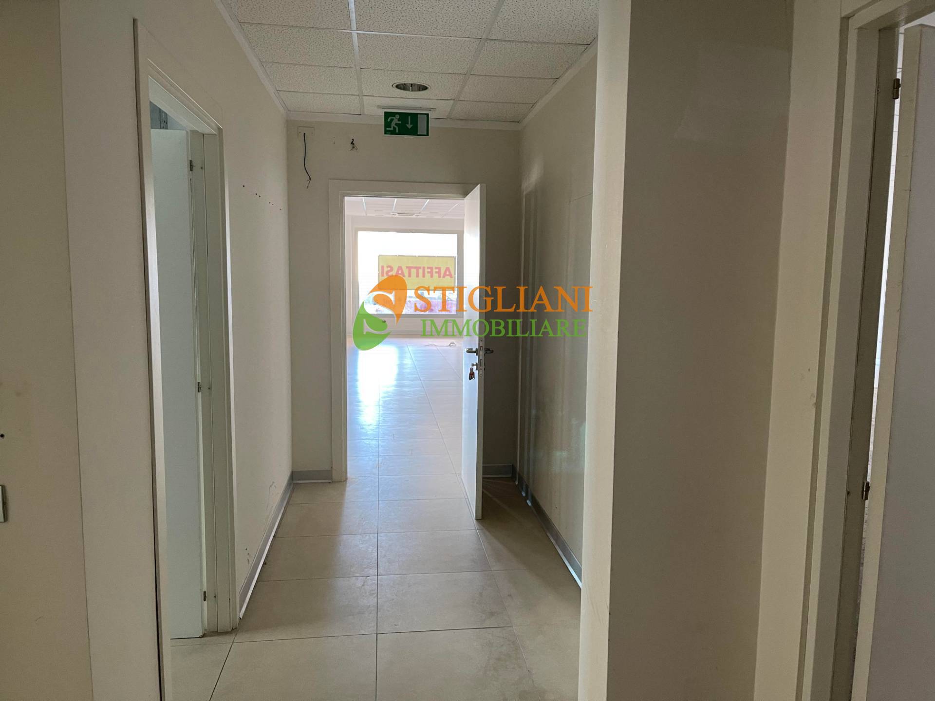 Locale commerciale in vendita a Campobasso, Via Trotta