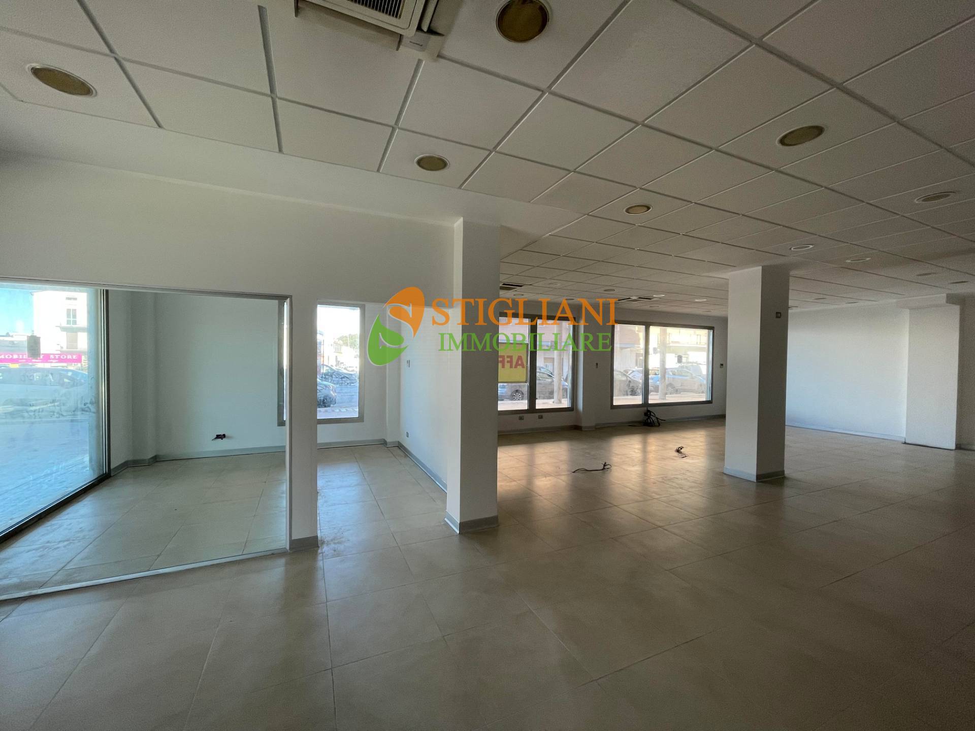 Locale commerciale in vendita a Campobasso, Via Trotta