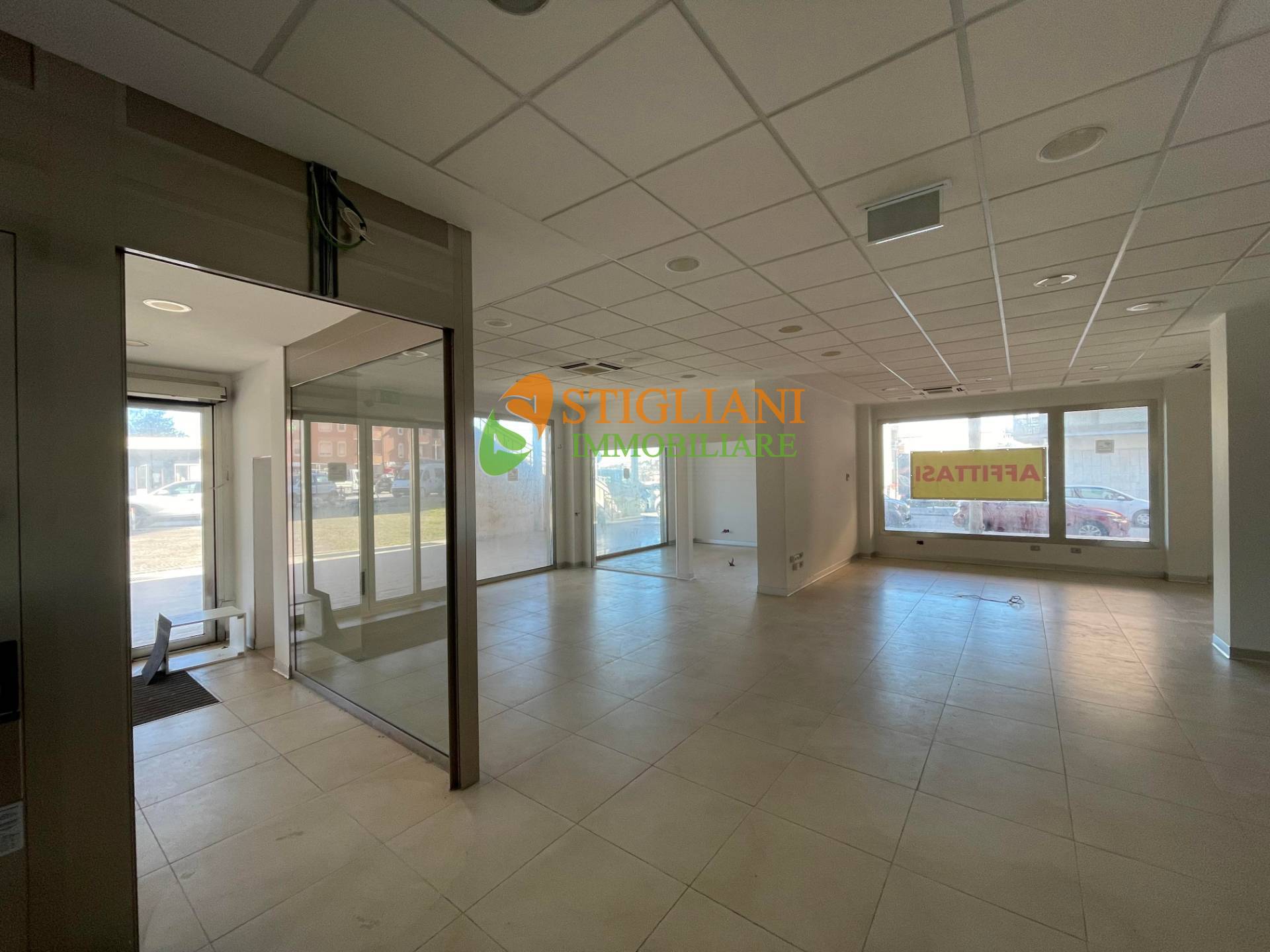 Locale commerciale in vendita a Campobasso, Via Trotta