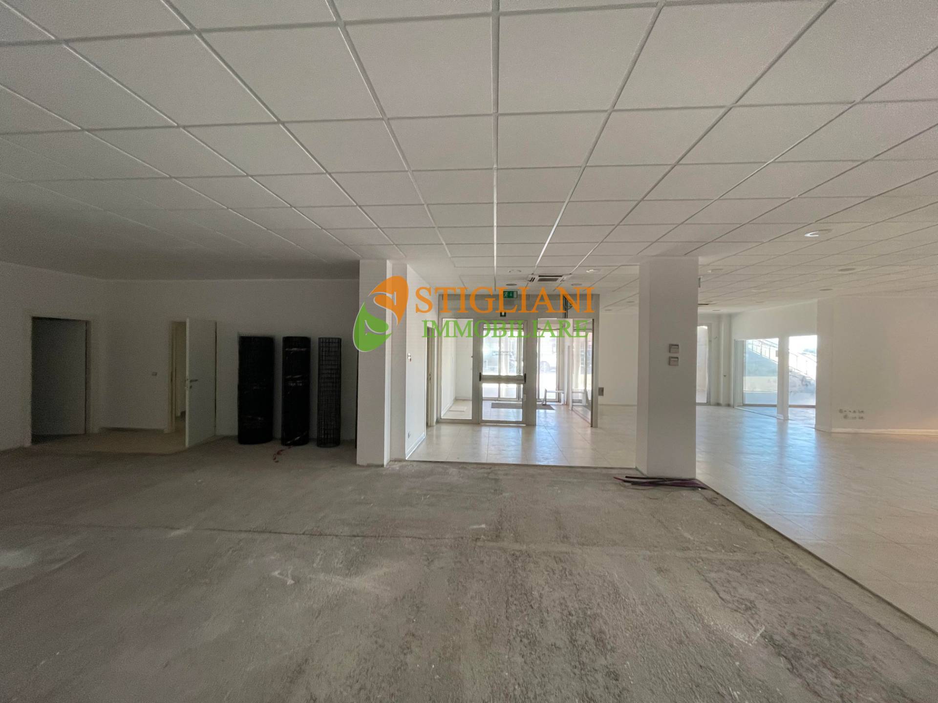 Locale commerciale in vendita a Campobasso, Via Trotta