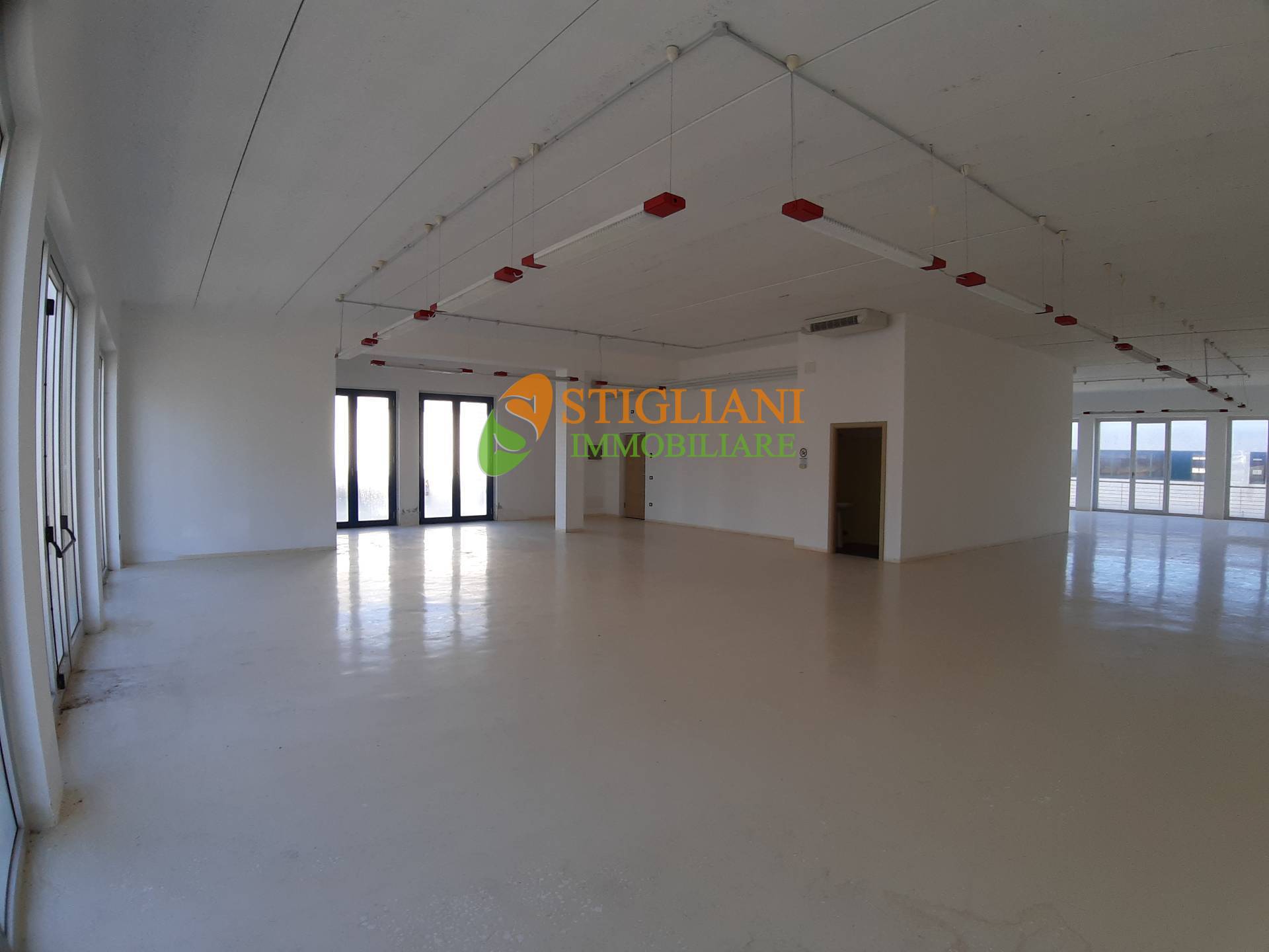 Locale commerciale in affitto a Campobasso, Periferia