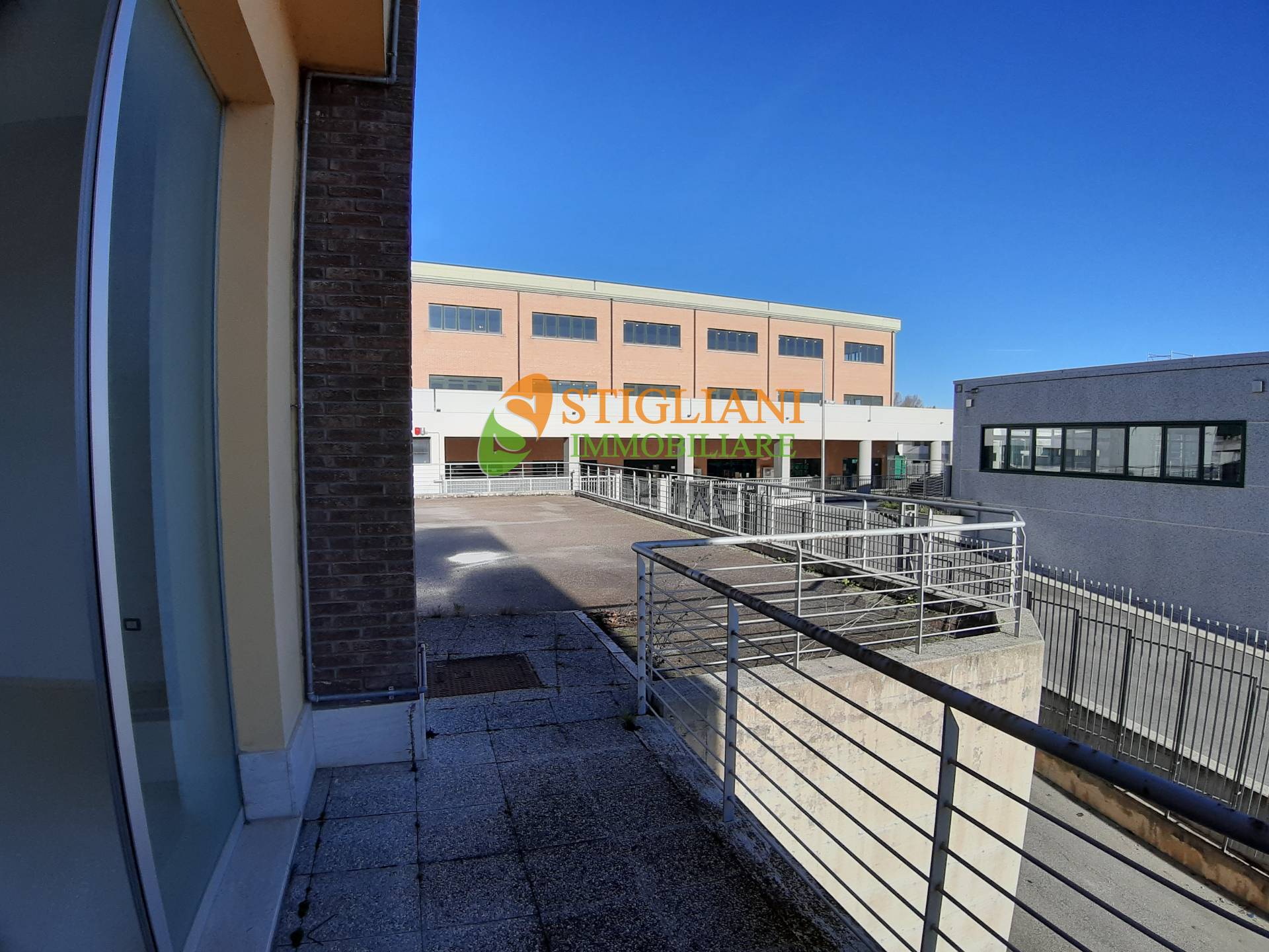 Locale commerciale in affitto a Campobasso, Periferia