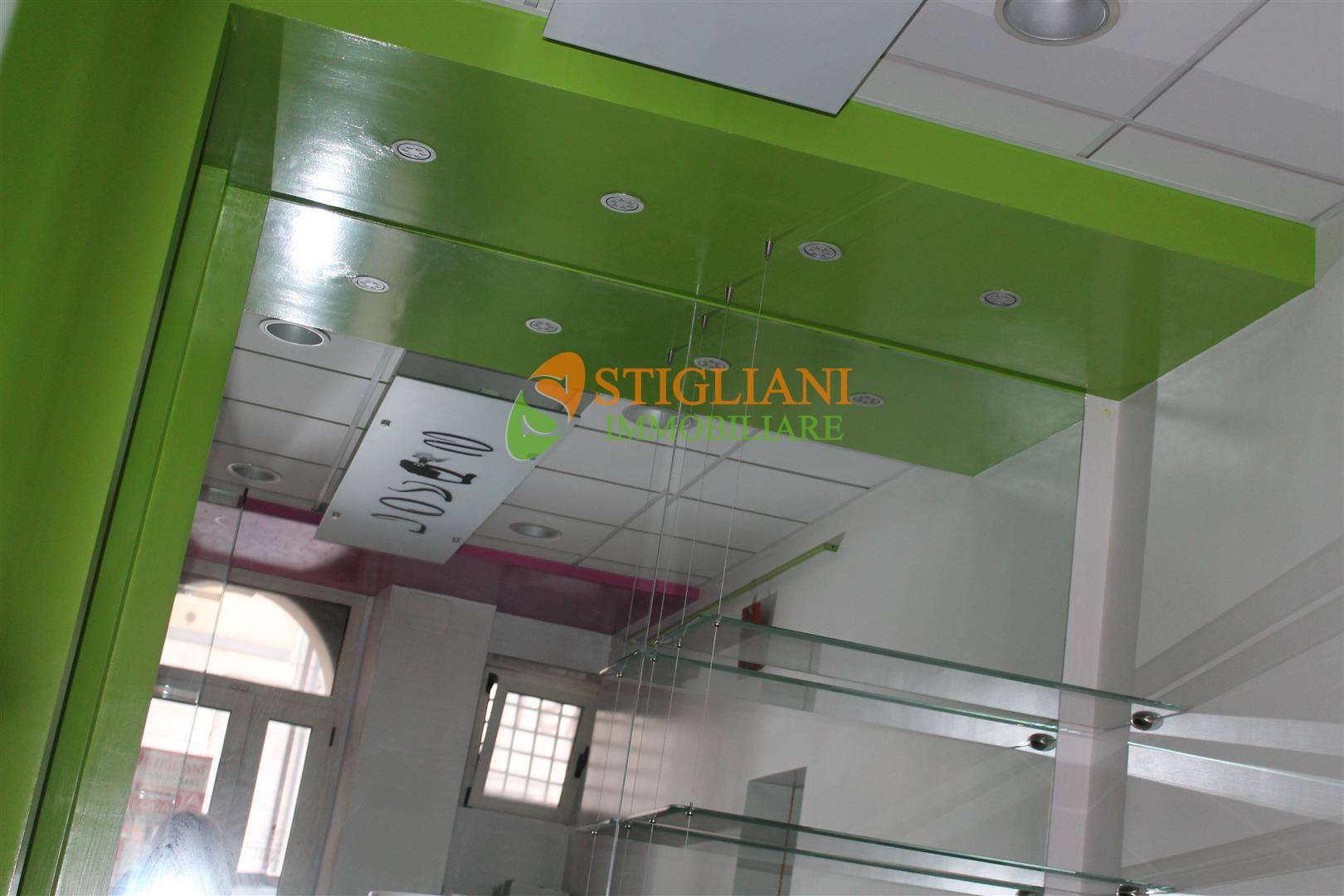 Locale commerciale in affitto a Campobasso, Centro