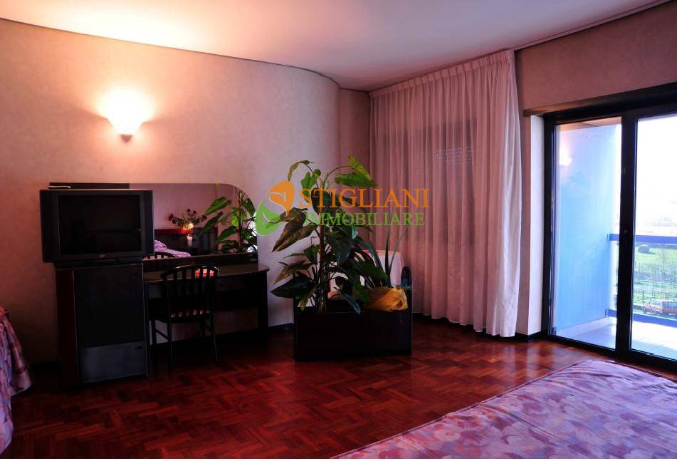 Locale commerciale in vendita a Bojano, Via Molise