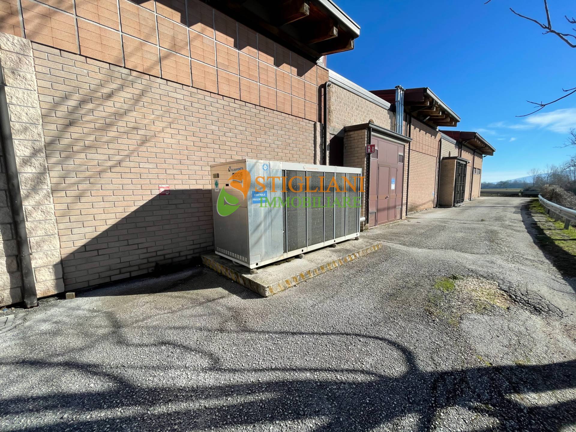 Locale commerciale in vendita a San Massimo, Strada Provinciale