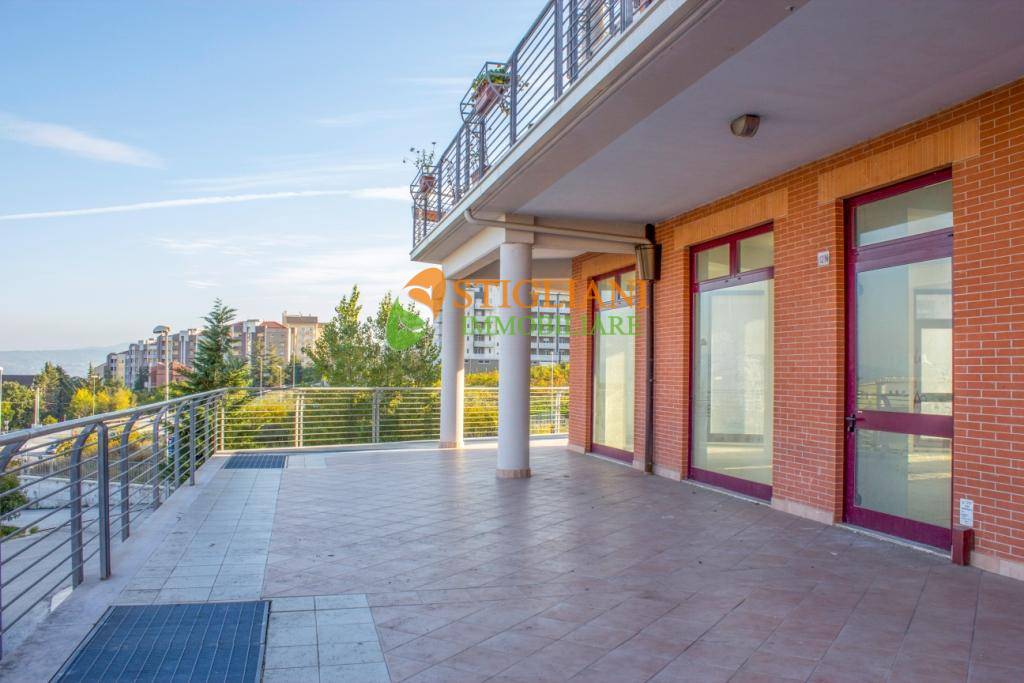 Locale commerciale in vendita a Campobasso, Periferia
