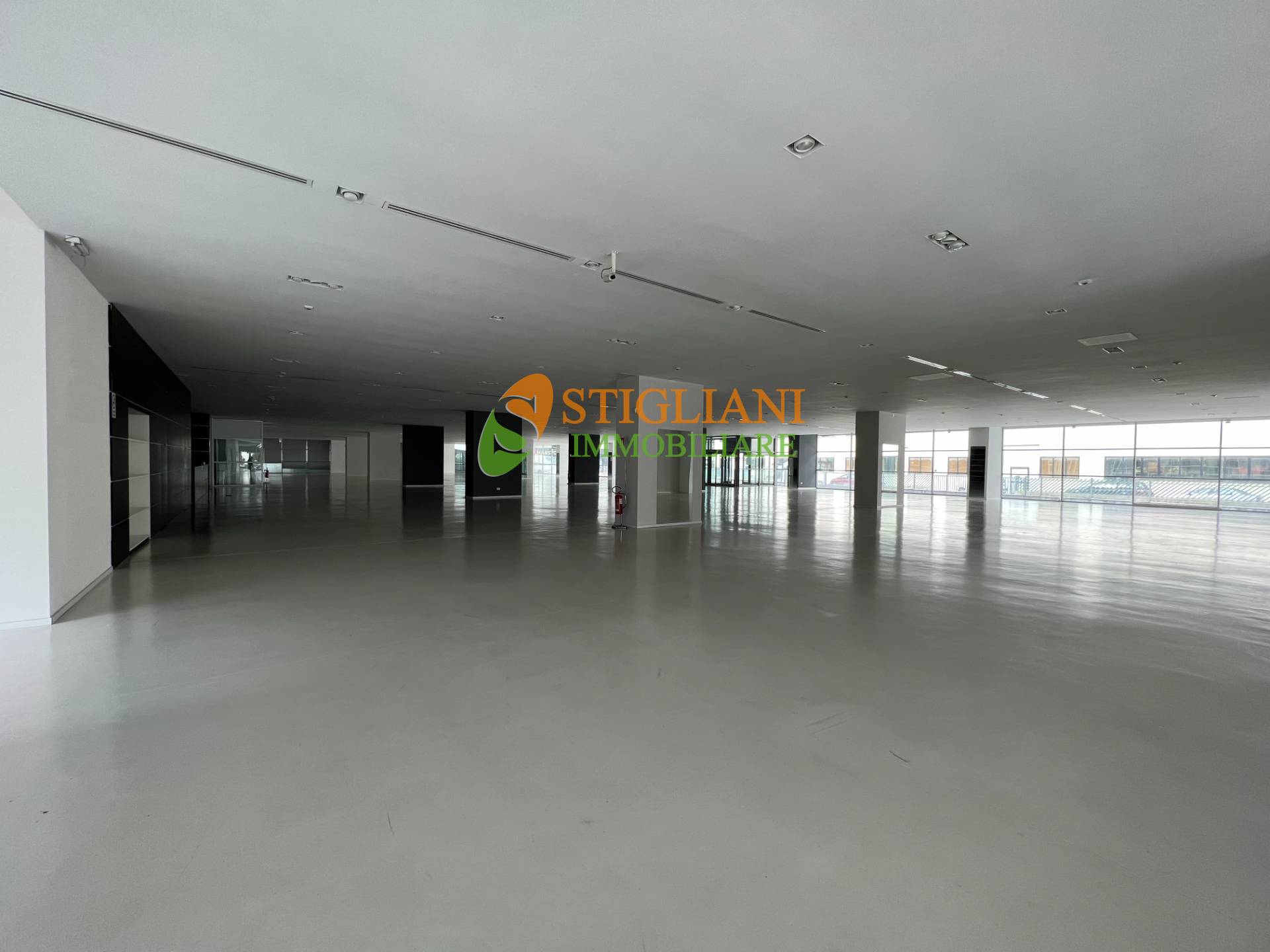 Locale commerciale in vendita a Campobasso, Colle delle Alpi