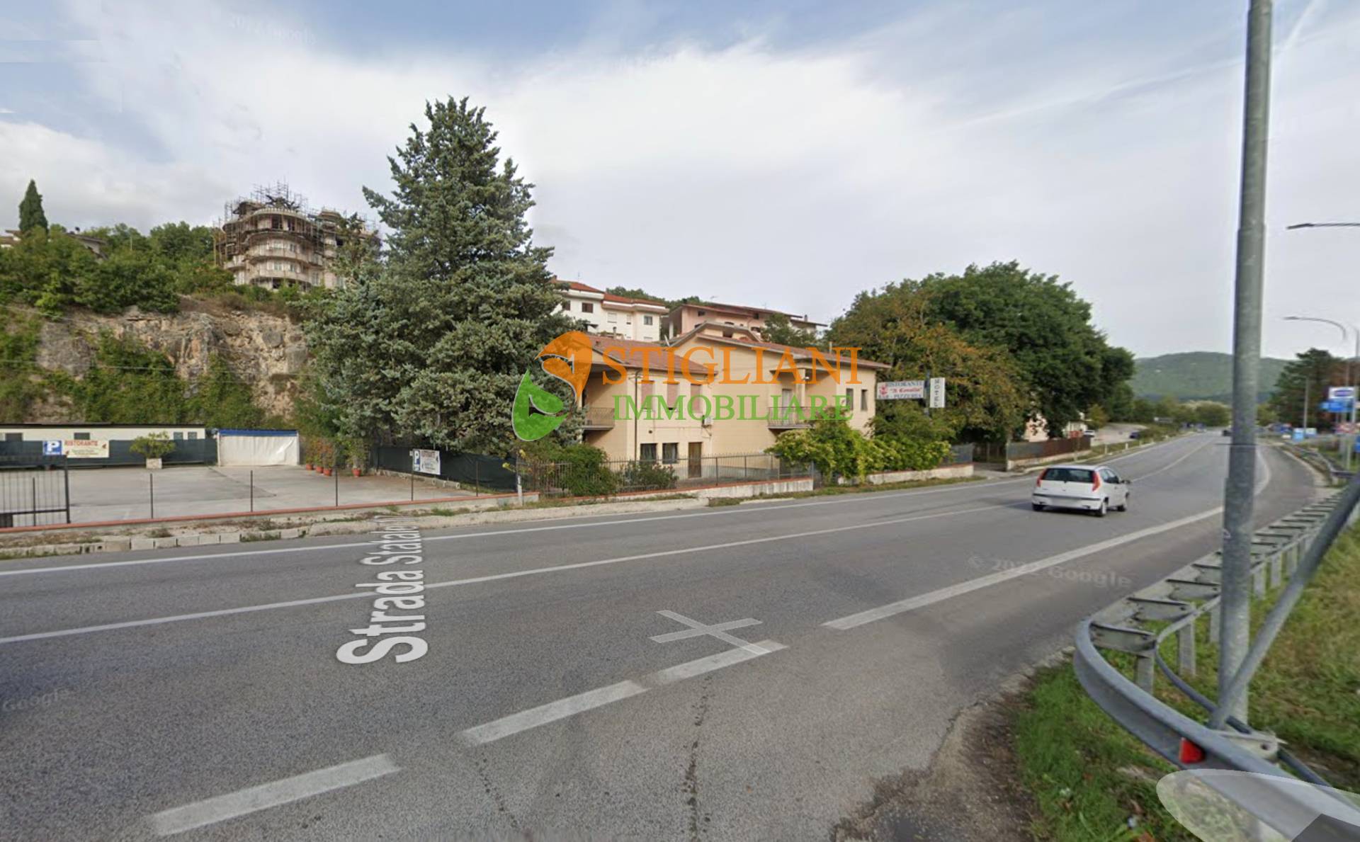 Fabbricato su pi livelli in vendita a Pesche, Strada Statale 17