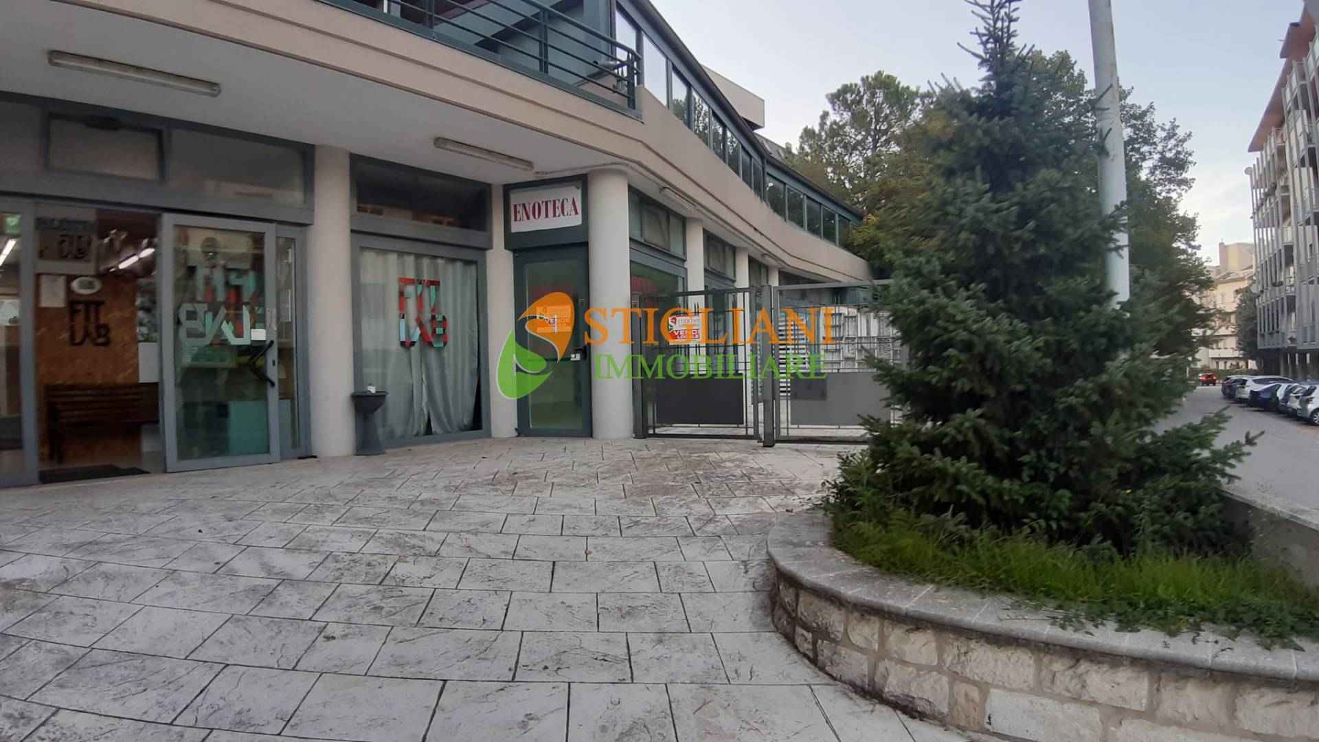 Locale commerciale in vendita a Campobasso, Semicentro