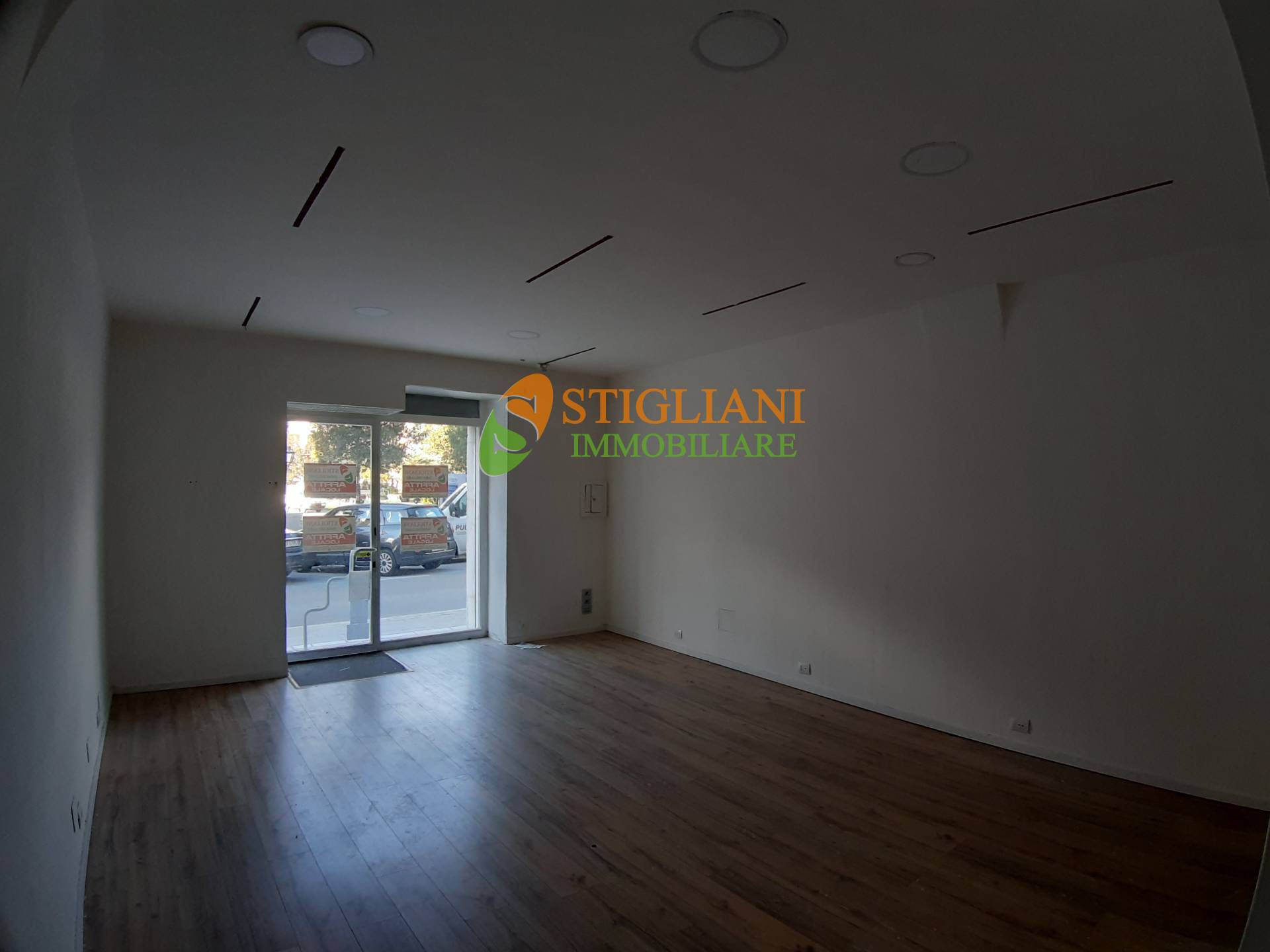 Locale commerciale in affitto a Campobasso, Centro