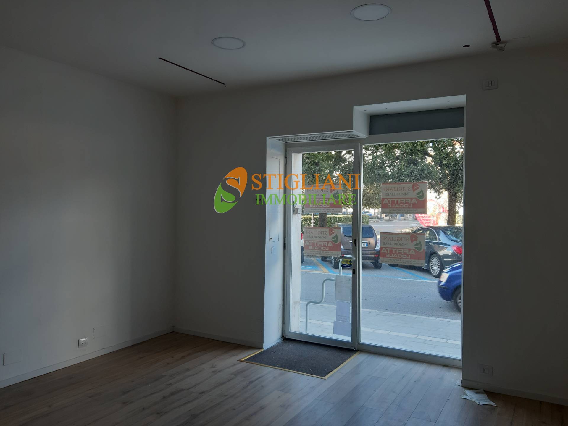 Locale commerciale in affitto a Campobasso, Centro