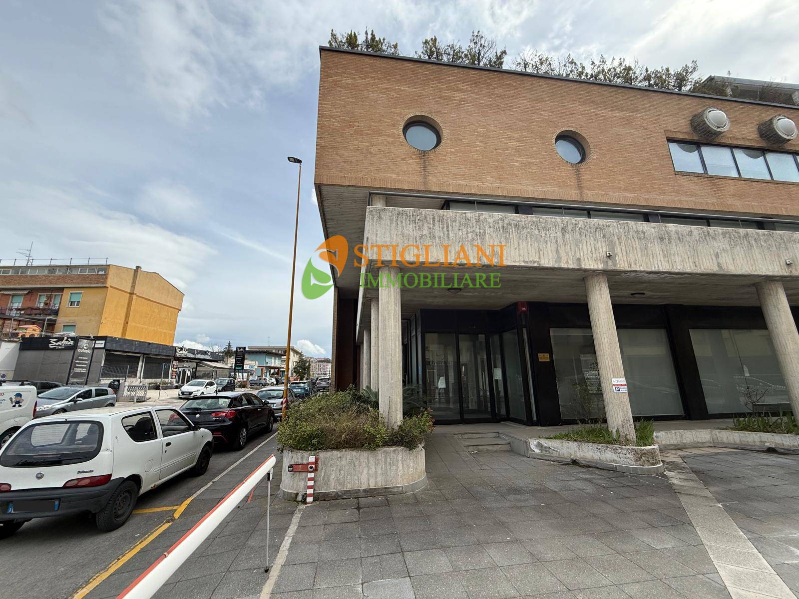 Locale commerciale in affitto a Campobasso, Centro