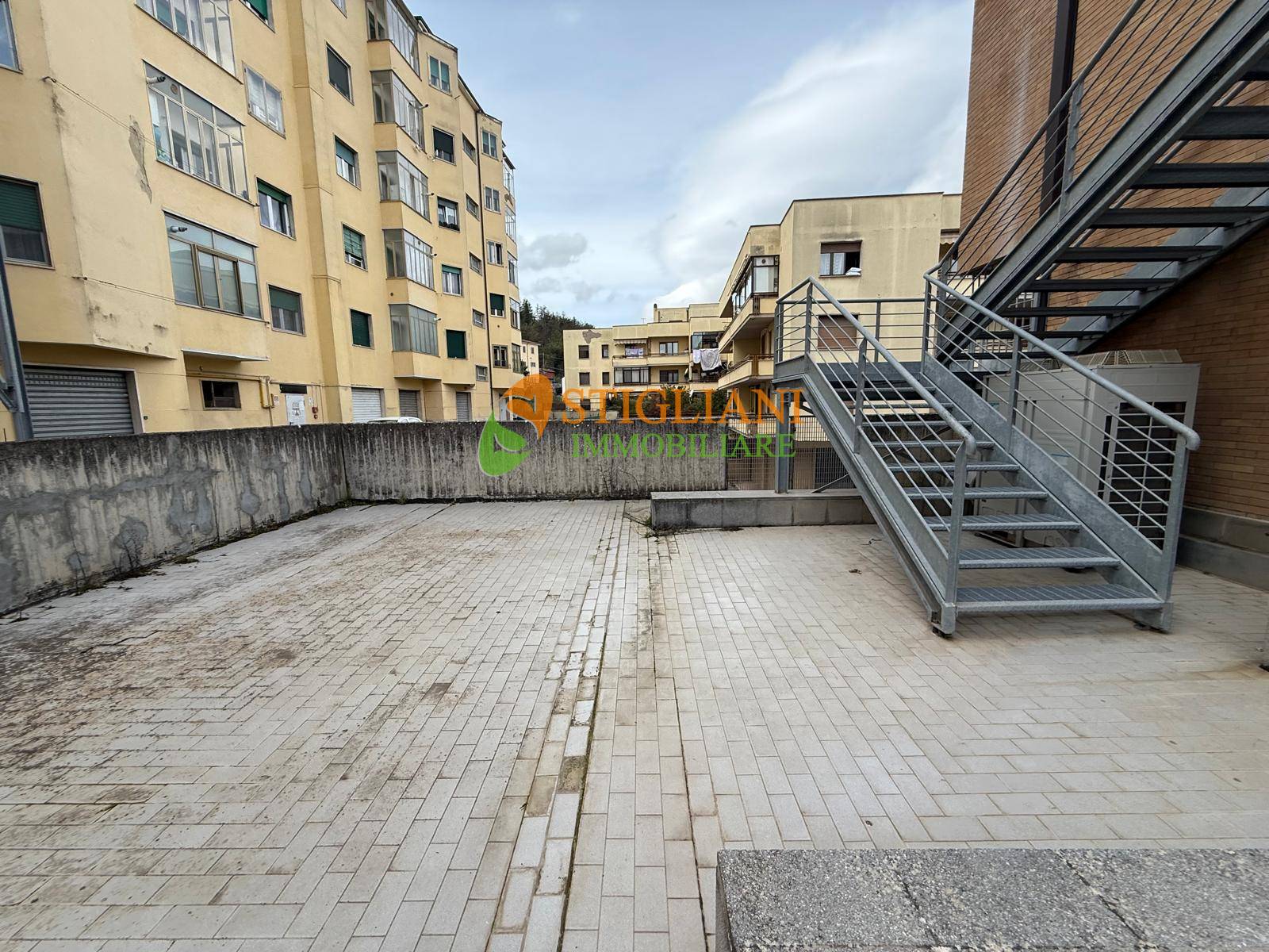 Locale commerciale in affitto a Campobasso, Centro