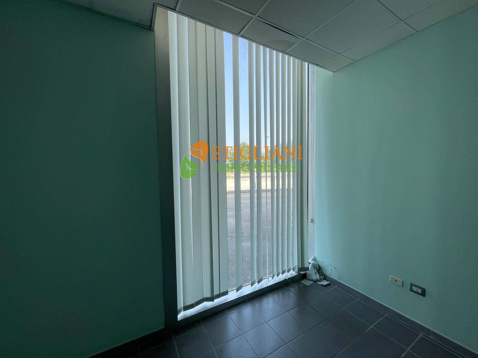 Locale commerciale in affitto a Monteroduni, Localit Spinete