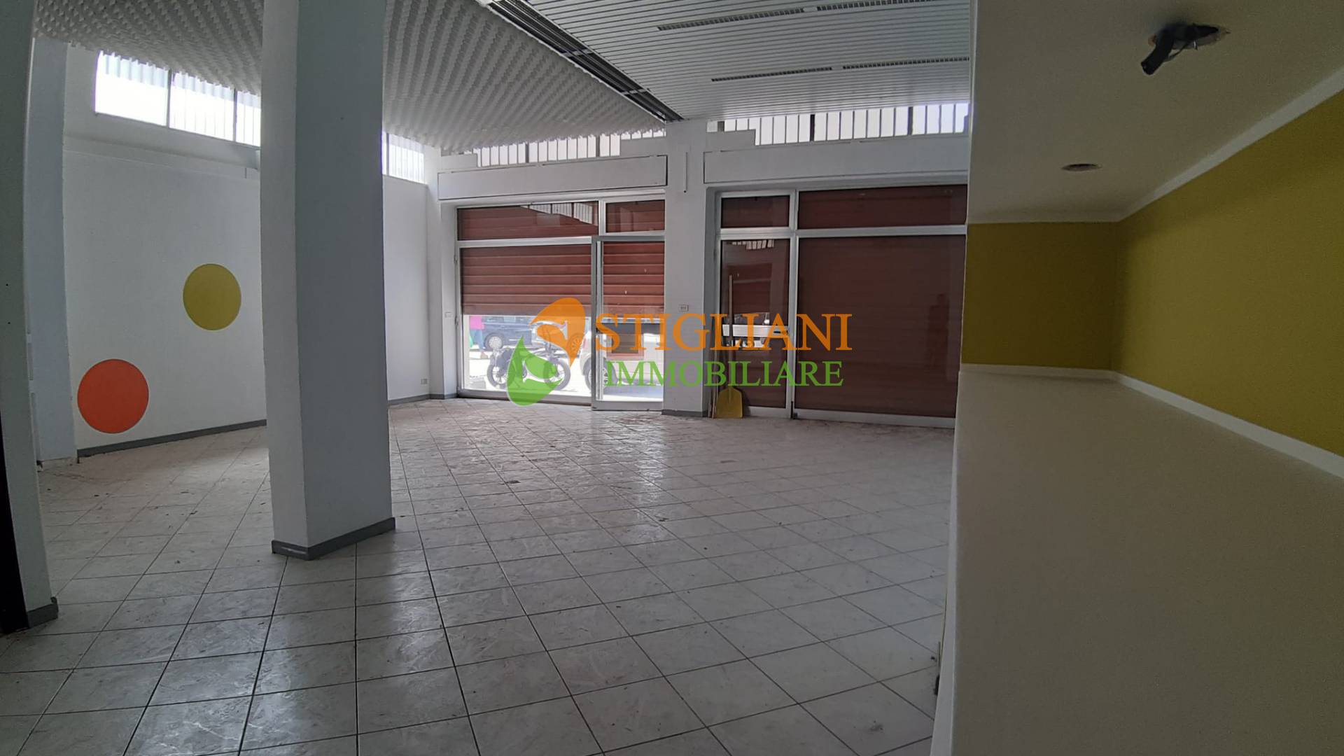 Locale commerciale in vendita a Campobasso, Via Pascoli