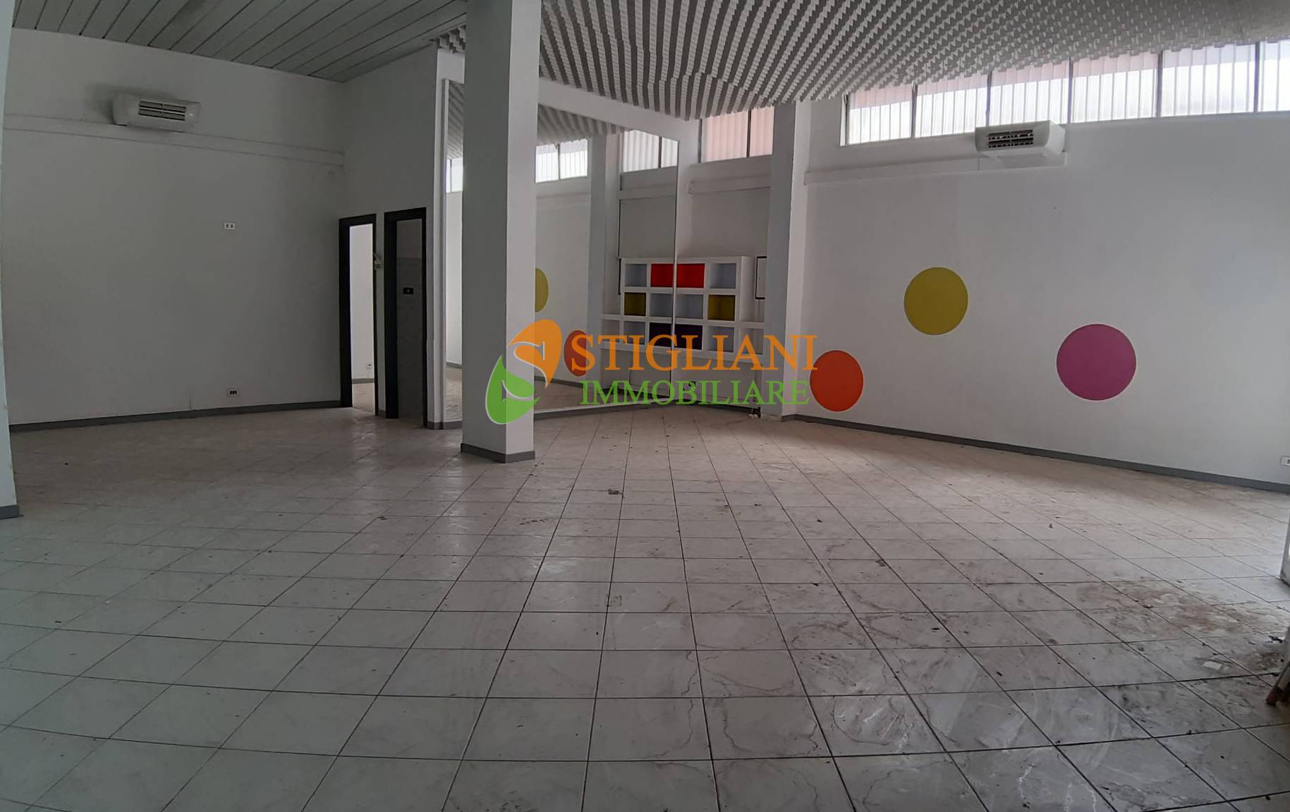 Locale commerciale in vendita a Campobasso, Via Pascoli