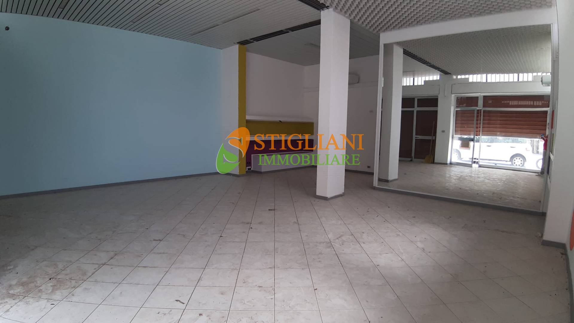 Locale commerciale in vendita a Campobasso, Via Pascoli