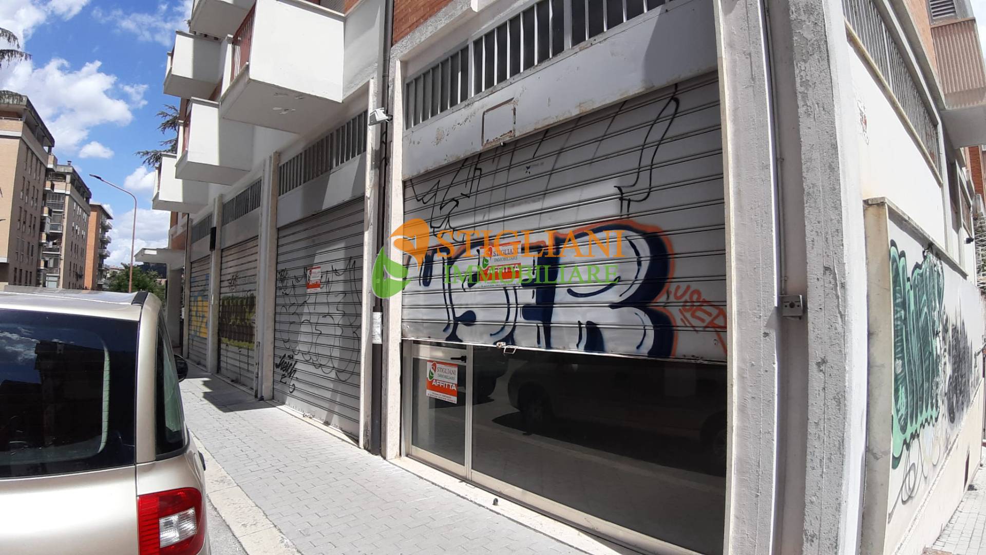 Locale commerciale in vendita a Campobasso, Via Pascoli