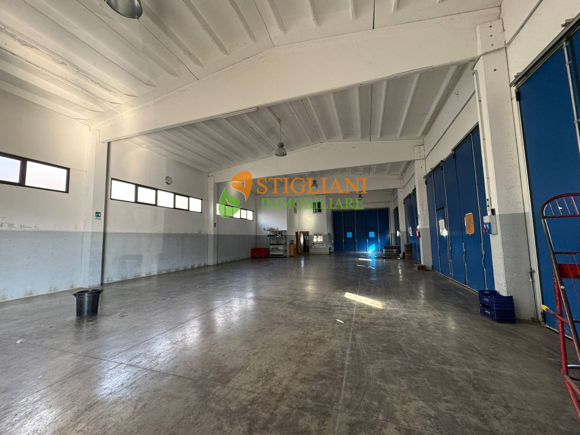 Locale commerciale in vendita a Campobasso, Contrada Selvapiana