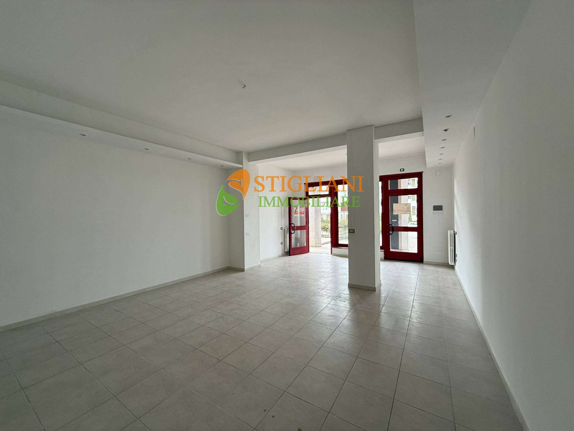 Locale commerciale in affitto a Campobasso, Centro