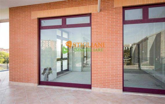 Locale commerciale in vendita a Campobasso, Periferia
